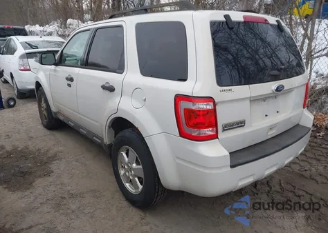 2012 Ford Escape Xlt z USA, uszkodzony, nr VIN 1FMCU9D72CKB93009